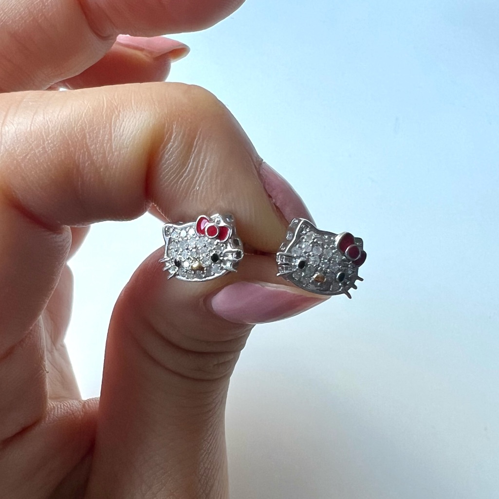 New) Hello Kitty Dia Stud Earrings